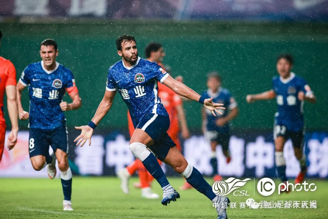 اعتراف بلاتينيتلاعب بقرعة مونديال 1998 لضمان مواجهة فرنسا والبرازيل في النهائي