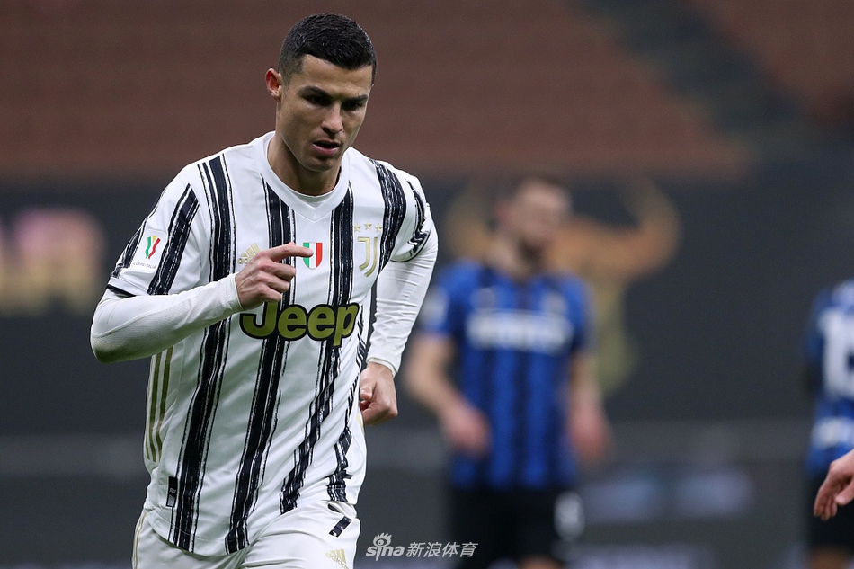 الأهلي المصري يواجه شباب بلوزداد الجزائري في موقف حاسم بدوري أبطال أفريقيا